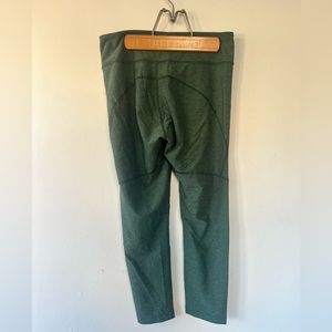 Hunter green outdoor voices 3/4 length leggings